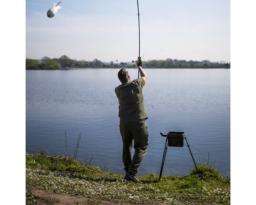 Прикормочная станция AVID CARP Lokdown Bucket Stand